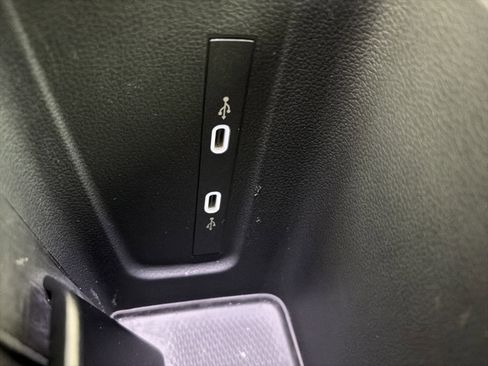 Used 2025 Volkswagen Tiguan SE AWD/4WD image 29