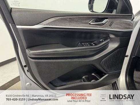 Used 2023 Jeep Grand Cherokee L Limited w/ Luxury Tech Group II AWD/4WD image 17