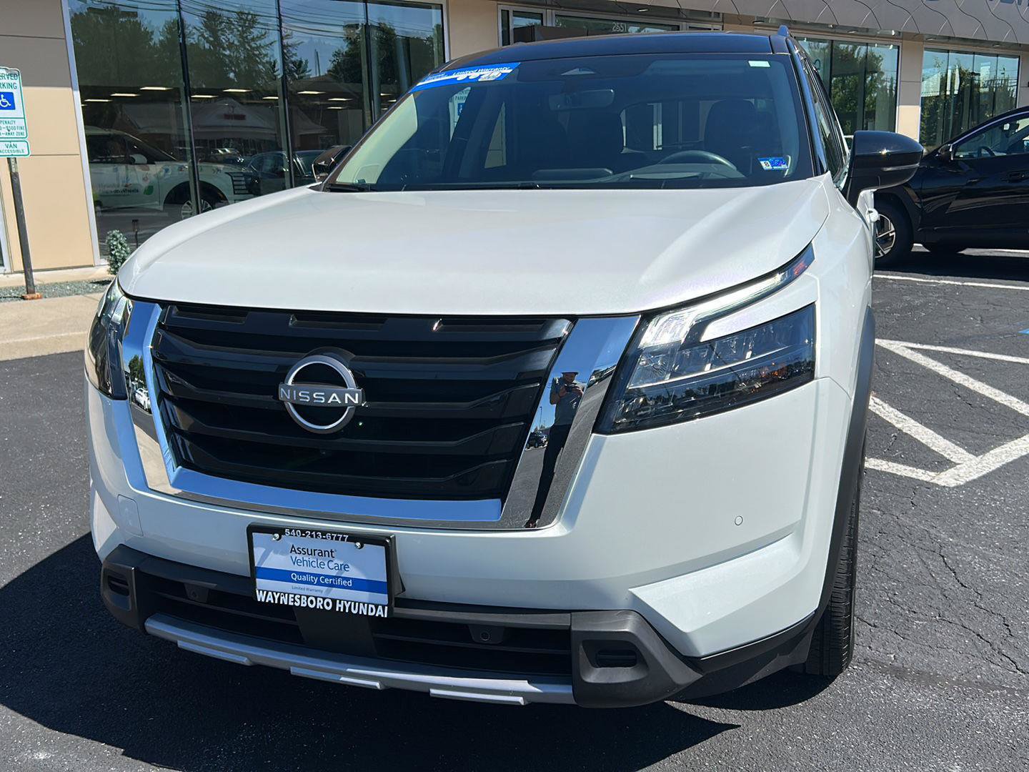 Used 2025 Nissan Pathfinder Platinum AWD/4WD image 14