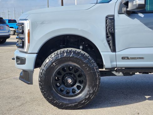 Used 2024 Ford F250 Lariat w/ Black Appearance Package AWD/4WD image 9
