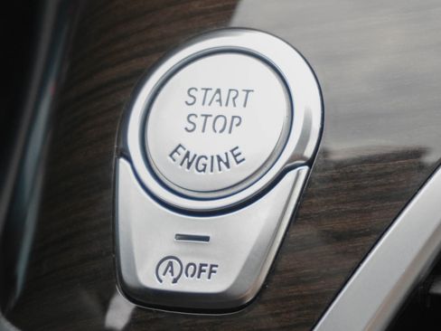 Certified 2022 BMW M760i xDrive w/ Luxury Rear Seating Package image 31