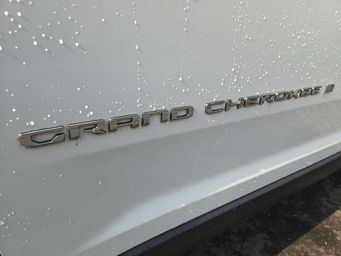 Used 2021 Jeep Grand Cherokee L Limited AWD/4WD image 31