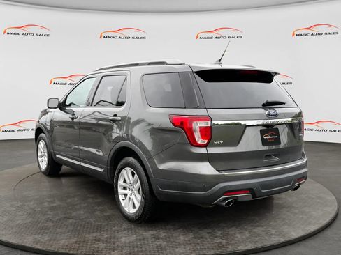 Used 2018 Ford Explorer XLT w/ Equipment Group 201A AWD/4WD image 8