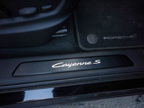 Used 2024 Porsche Cayenne S image 37