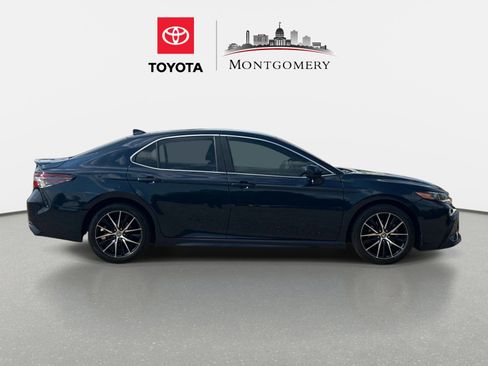Used 2021 Toyota Camry SE image 2