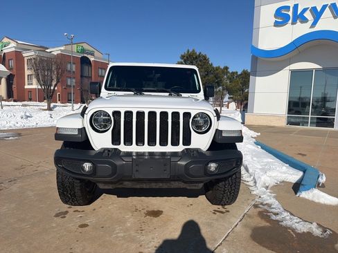 Used 2021 Jeep Wrangler Unlimited Sahara image 2