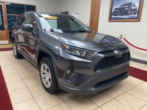Used 2021 Toyota RAV4 LE FWD image 8