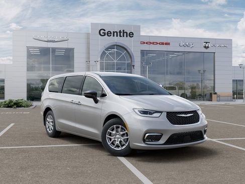 New 2026 Chrysler Pacifica Select image 5