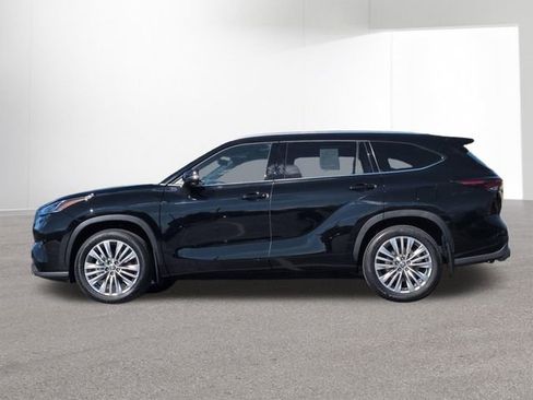 Certified 2026 Toyota Highlander Platinum AWD/4WD image 10
