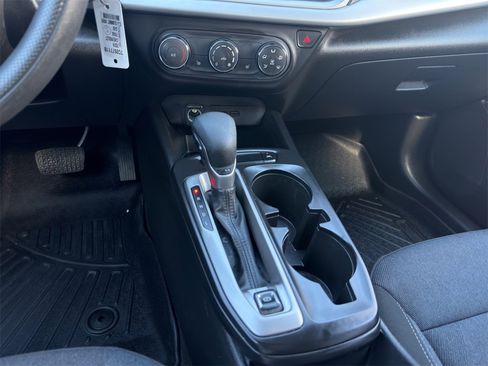 Used 2024 Chevrolet Trax LS w/ LS Convenience Package image 15