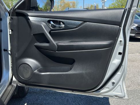 Used 2016 Nissan Rogue SL AWD/4WD image 9