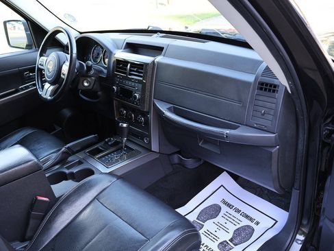Used 2011 Jeep Liberty Limited AWD/4WD image 20