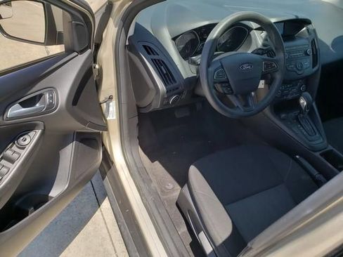 Used 2018 Ford Focus SE FWD image 10