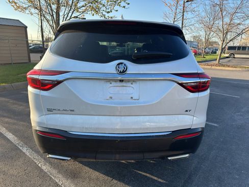 Used 2020 Buick Enclave Essence w/ Sport Touring Edition image 4