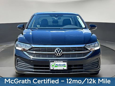 Used 2024 Volkswagen Jetta SE FWD image 2
