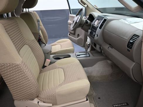 Used 2015 Nissan Frontier SV RWD image 19
