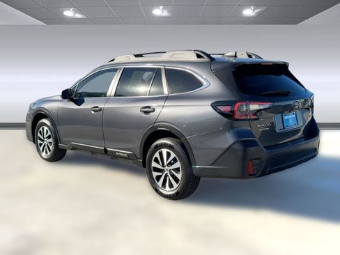 Used 2022 Subaru Outback Premium image 3