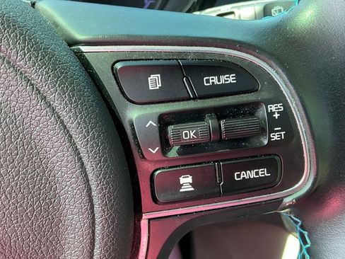 Used 2020 Kia Niro Touring FWD image 28