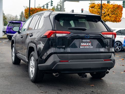 Used 2020 Toyota RAV4 XLE image 10