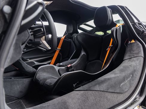 Used 2026 McLaren 750S RWD image 32