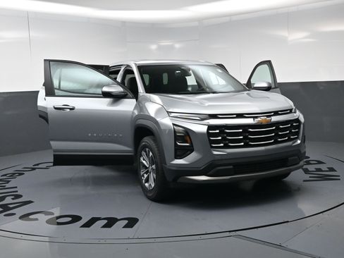 Used 2026 Chevrolet Equinox LT FWD image 23