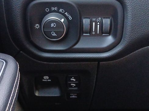 Used 2023 RAM 1500 Laramie AWD/4WD image 12