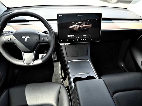 Used 2022 Tesla Model Y Performance image 15