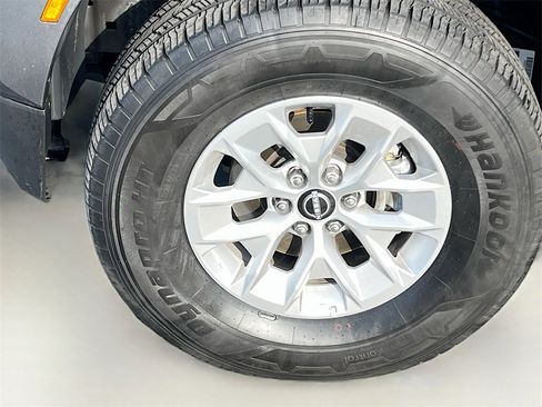 Used 2024 Nissan Frontier SV image 28