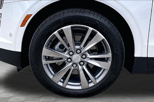Used 2025 Cadillac XT5 Premium Luxury w/ Technology Package AWD/4WD image 8