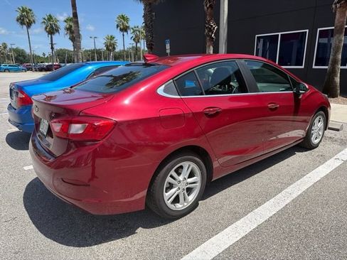 Used 2018 Chevrolet Cruze LT w/ LT Convenience Package FWD image 5