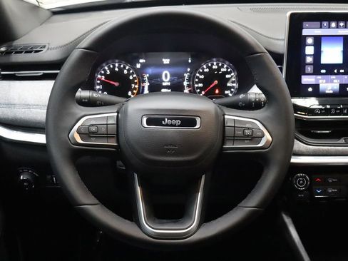 Used 2024 Jeep Compass Latitude image 23