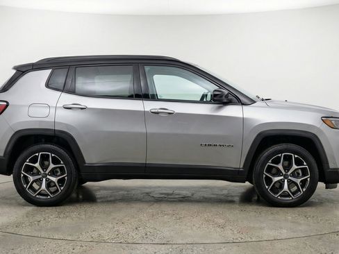 Used 2025 Jeep Compass Limited AWD/4WD image 11
