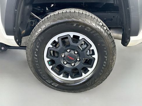 Used 2024 Toyota Tacoma TRD Off-Road image 33