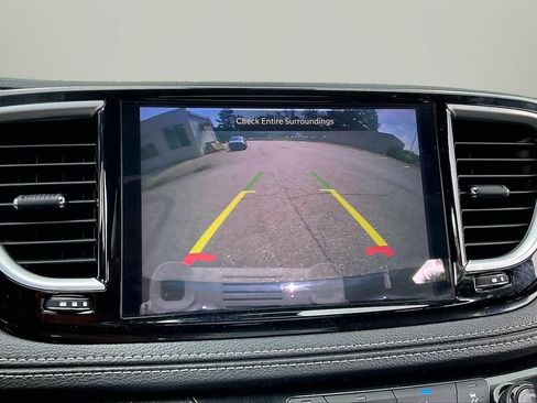 Used 2025 Chrysler Pacifica Limited FWD image 14
