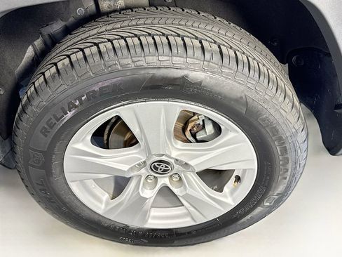 Used 2021 Toyota RAV4 XLE w/ Convenience Package image 29