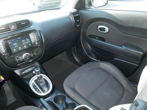 Used 2018 Kia Soul w/ Convenience Package FWD image 11