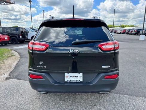 Used 2015 Jeep Cherokee Latitude w/ Cold Weather Group AWD/4WD image 38