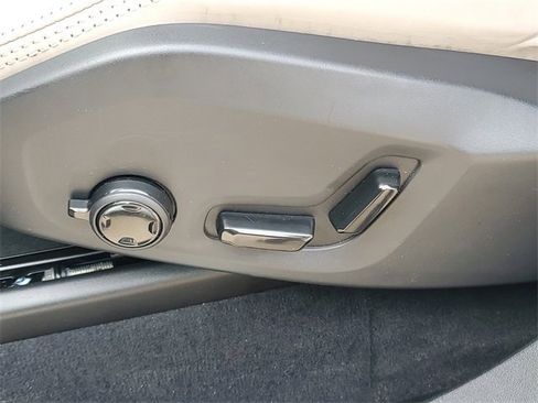 Used 2025 Volvo XC90 T8 Ultra image 12