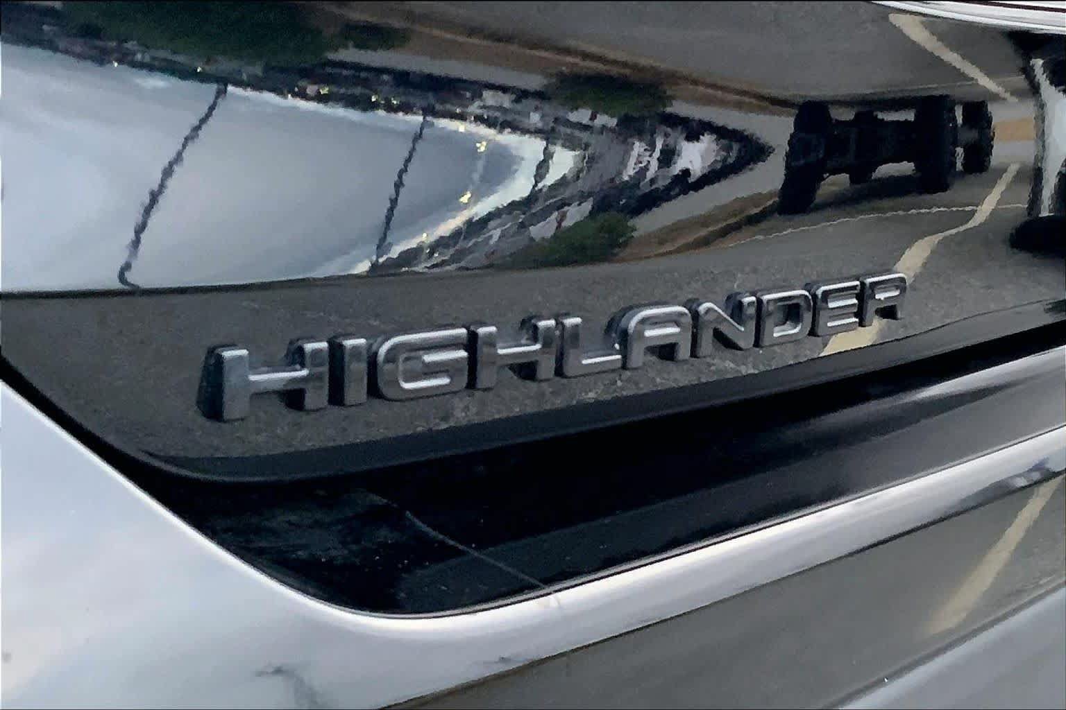 Used 2023 Toyota Highlander XLE FWD image 28