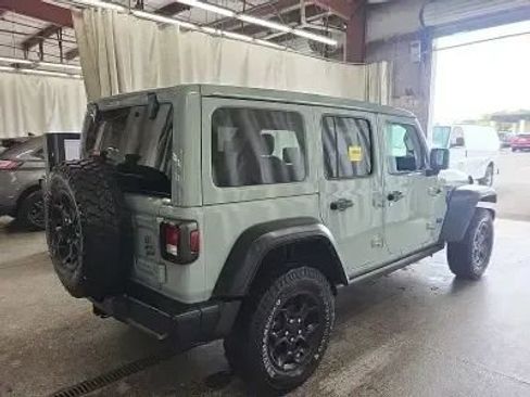 Used 2023 Jeep Wrangler Unlimited w/ Sun & Screen Package image 4