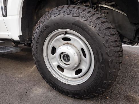 Used 2024 Ford F250 XL image 12