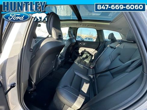 Used 2025 Volvo XC60 B5 Core image 13