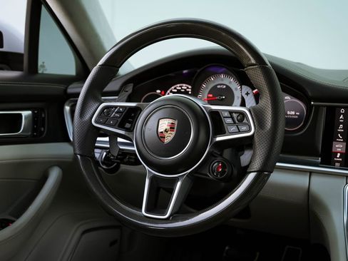 Used 2019 Porsche Panamera GTS w/ Premium Package Plus image 36