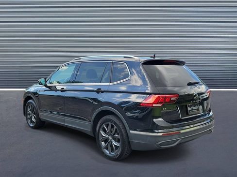 Used 2023 Volkswagen Tiguan SE w/ Panoramic Sunroof Package FWD image 4