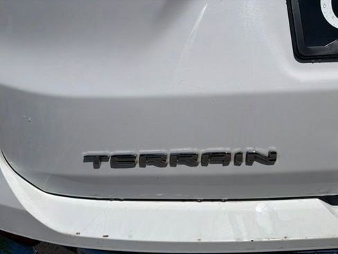 Used 2024 GMC Terrain SLT AWD/4WD image 15