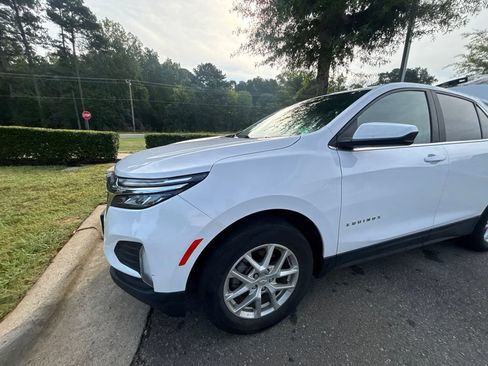 Used 2023 Chevrolet Equinox LT FWD image 3