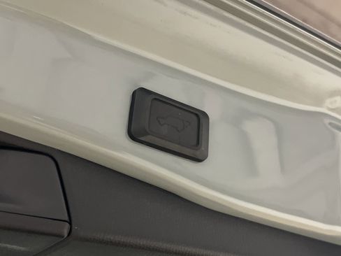 Used 2023 Toyota RAV4 XLE Premium image 28