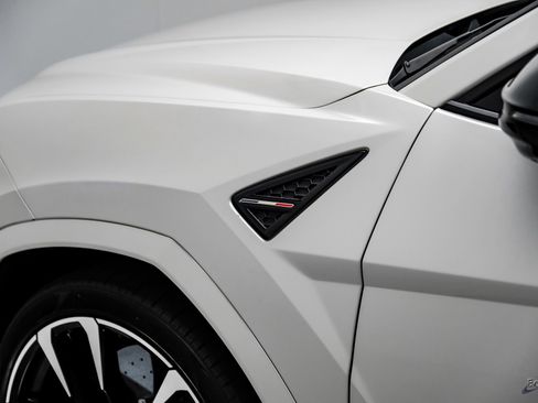 Used 2022 Lamborghini Urus image 33