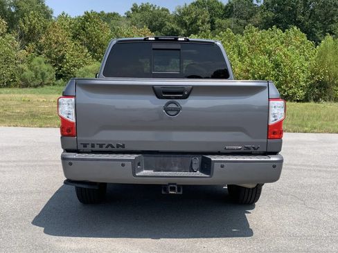 Used 2019 Nissan Titan SV w/ SV Convenience Package RWD image 6