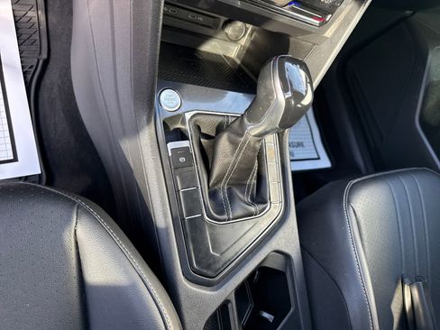 Used 2022 Volkswagen Tiguan SE image 24
